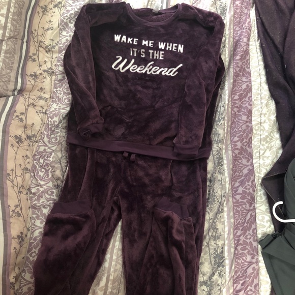 Lounge outfit. - Picture 1 of 5